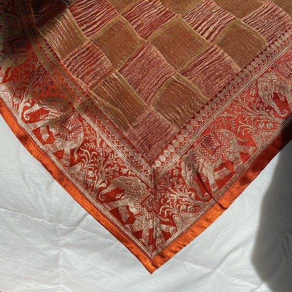 Bedcover with pillow covers - Picture 2 of 5